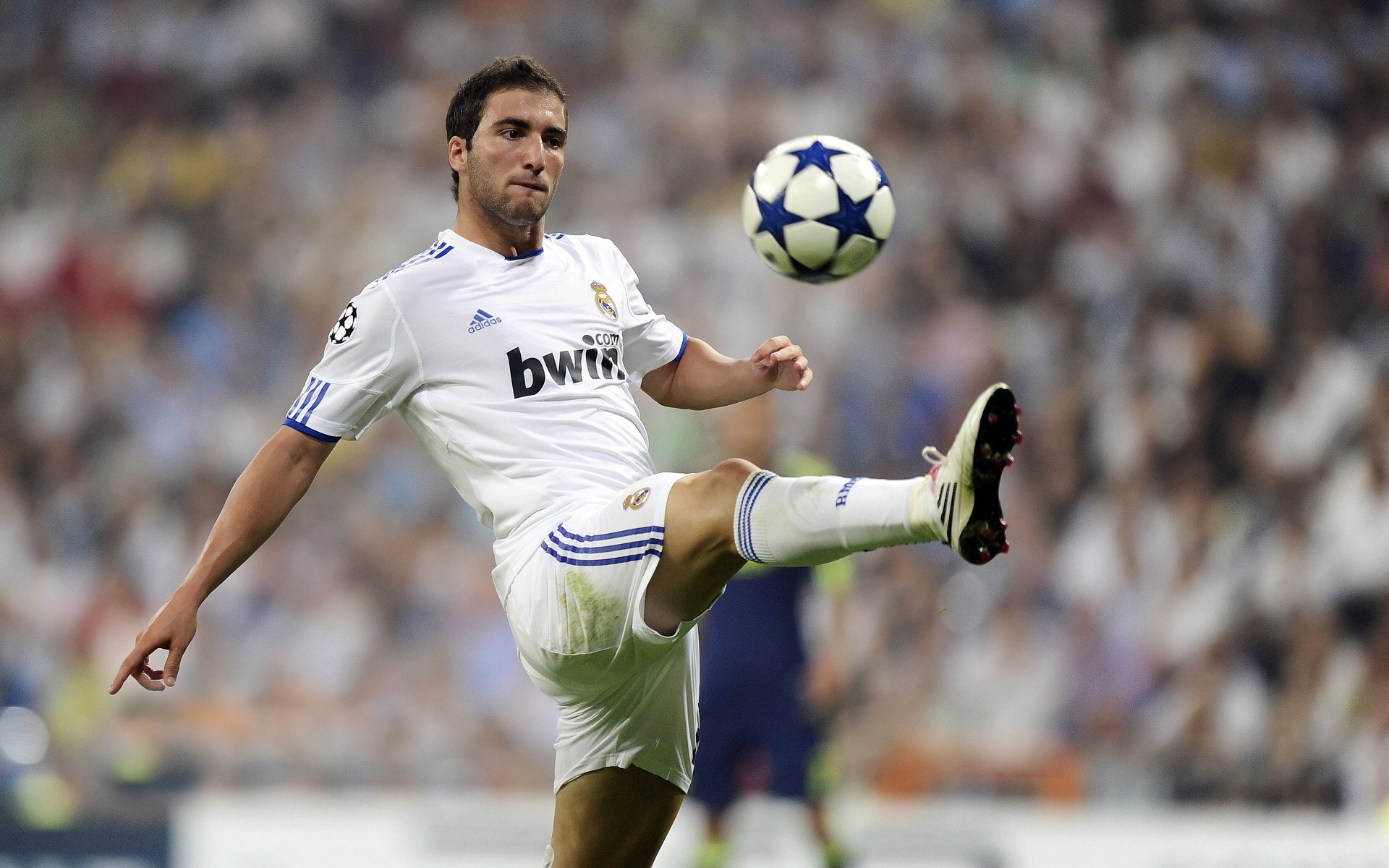 “惊心瞬间：赛场上的火花四溅”